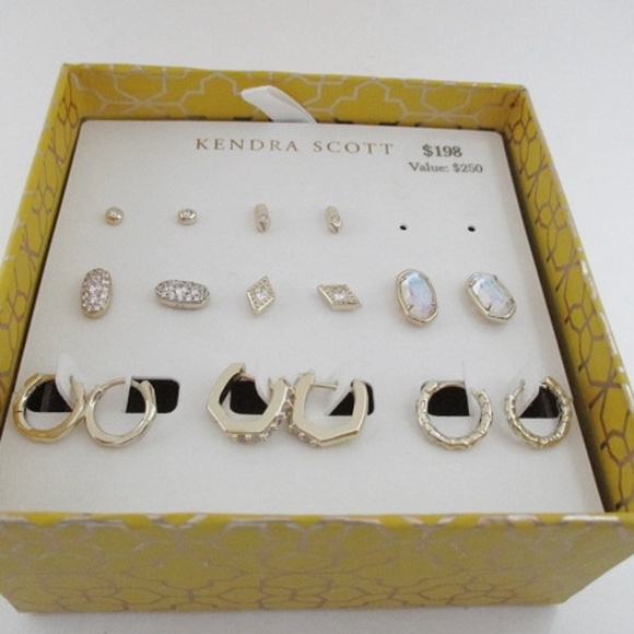 Kendra Scott Jewelry - KENDRA SCOTT Earring Gift Set in Gold